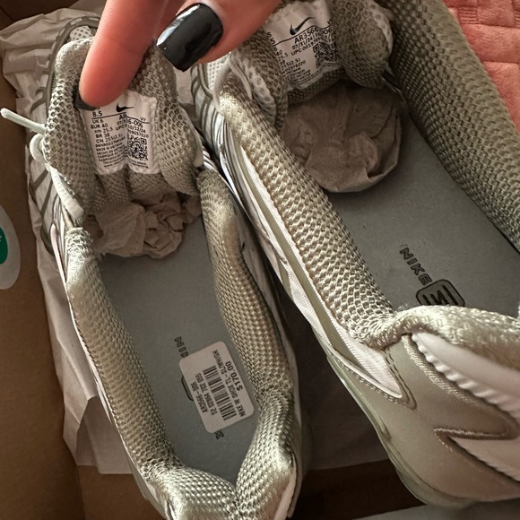 Green Nike Shox. Brand New - Picture 3 of 5